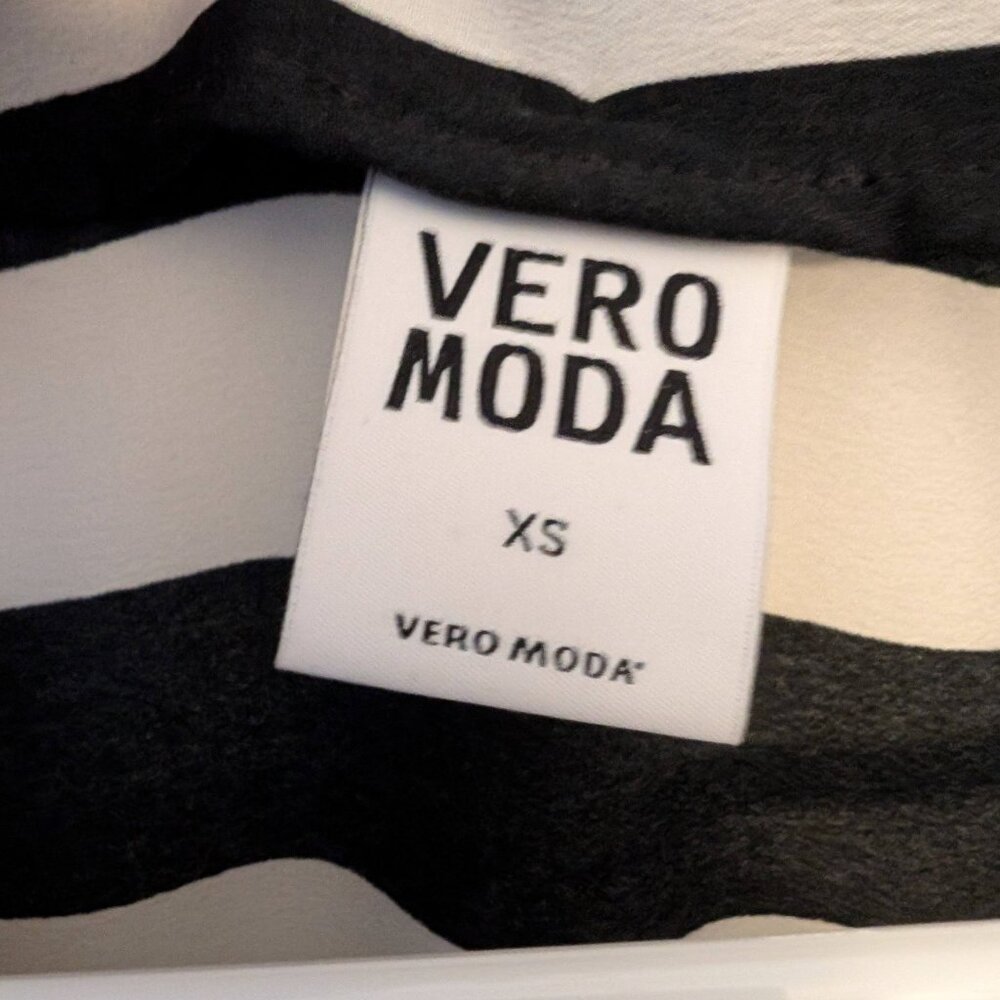 Vero Moda Dress - Picture 3 of 3